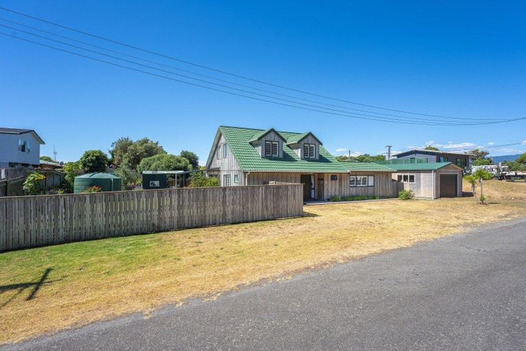 Photo of property in 19 Dixie Street, Te Horo Beach, Otaki, 5581