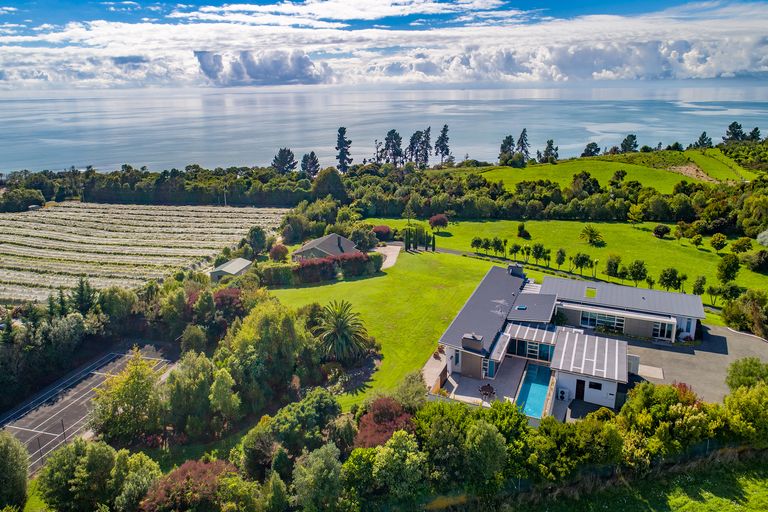 Photo of property in 40 Cliff Road, Tasman, Upper Moutere, 7173