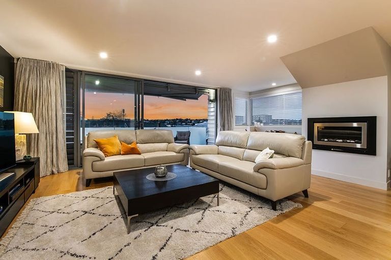 Photo of property in 2f Dodson Avenue, Milford, Auckland, 0620