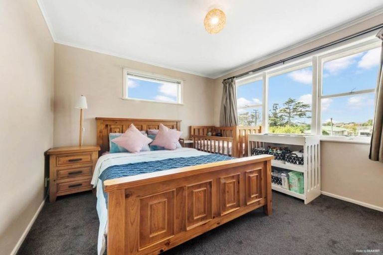 Photo of property in 87 Awaroa Road, Sunnyvale, Auckland, 0612