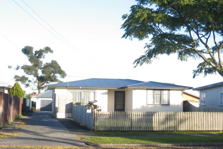 Photo of property in 12 Martin Road, Manurewa, Auckland, 2102