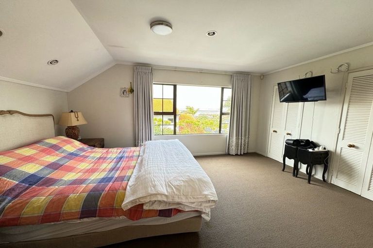 Photo of property in 2 Clearwater Cove, West Harbour, Auckland, 0618