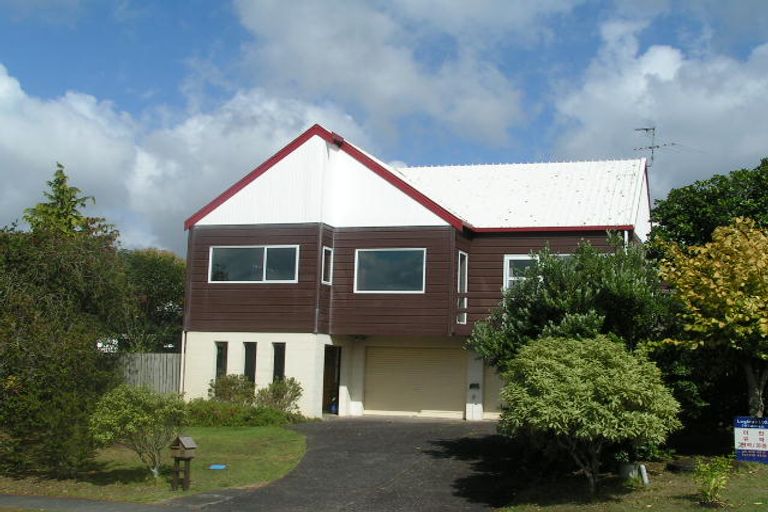 Photo of property in 72 Becroft Drive, Forrest Hill, Auckland, 0620