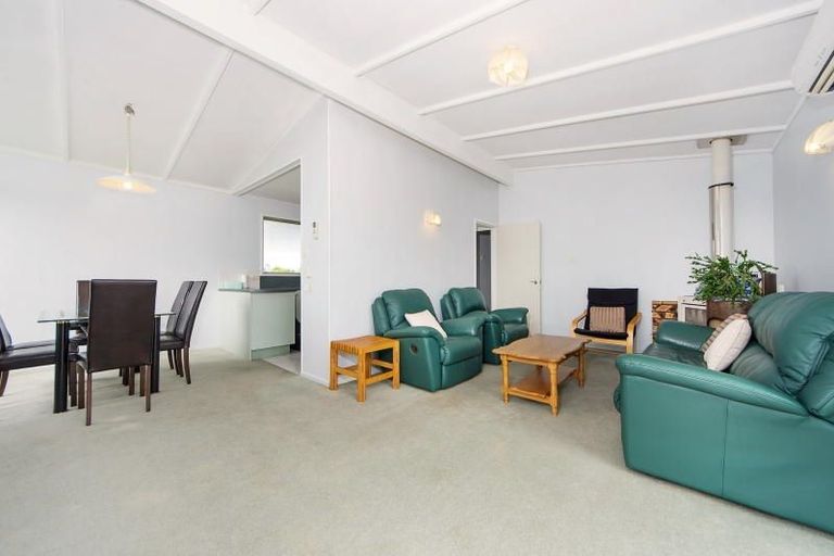 Photo of property in 110 Farquhar Road, Glendene, Auckland, 0602