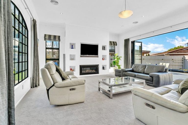 Photo of property in 37 Vincent Street, Waterloo, Lower Hutt, 5011