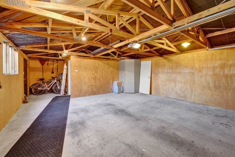 Photo of property in 16 Arthur Road, Paraite, New Plymouth, 4373