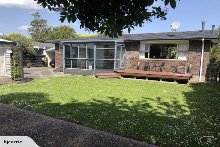 Photo of property in 60 John F Kennedy Drive, Milson, Palmerston North, 4414