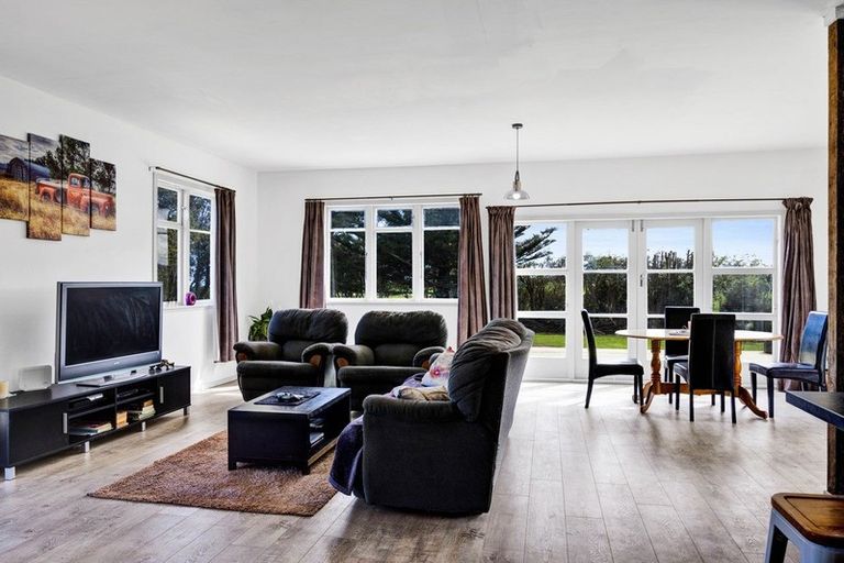 Photo of property in 2745 Opunake Road, Te Kiri, Opunake, 4682