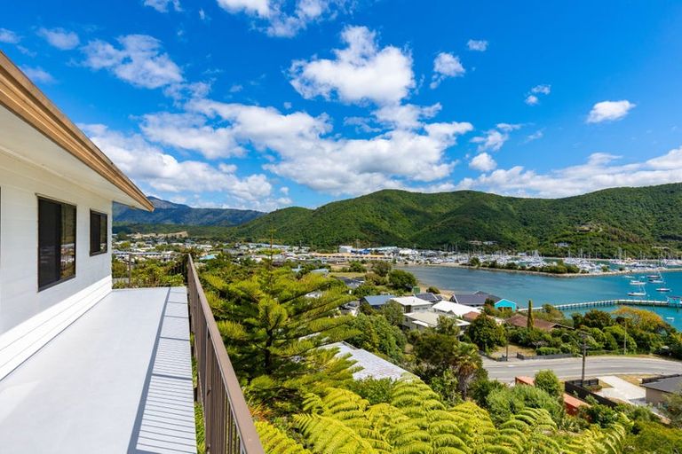 Photo of property in 324-328 Waikawa Road, Waikawa, Picton, 7220