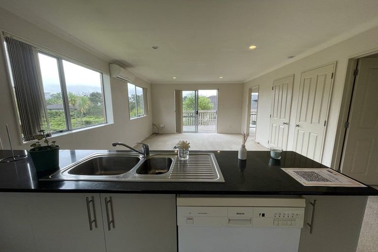 Photo of property in 25 Condor Place, Unsworth Heights, Auckland, 0632