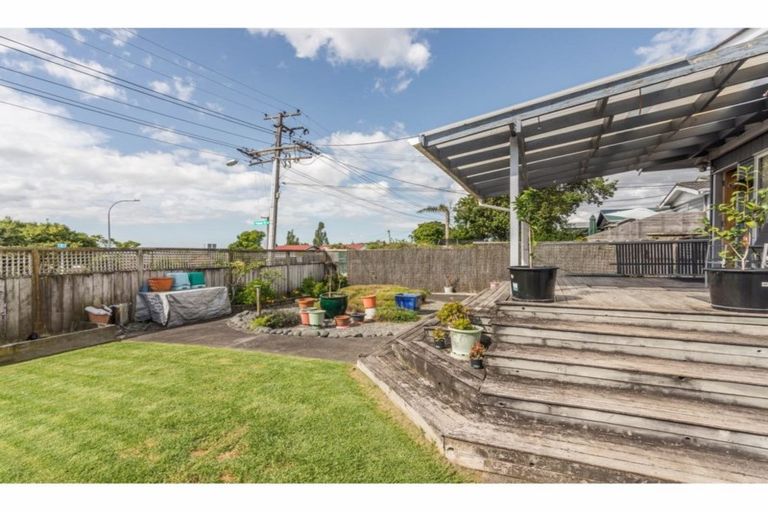 Photo of property in 7 Clayburn Road, Glen Eden, Auckland, 0602