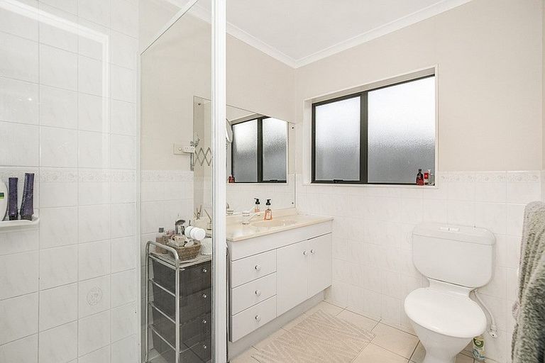 Photo of property in 70 Lothian Brae, Wattle Downs, Auckland, 2103