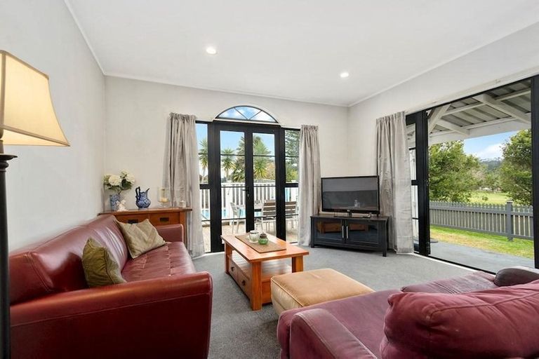 Photo of property in 741a Swanson Road, Swanson, Auckland, 0612