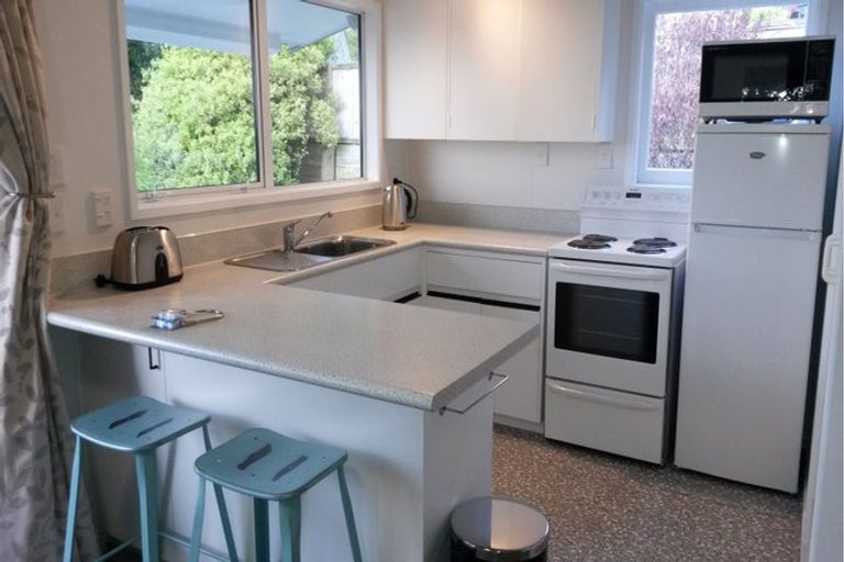 Photo of property in 14b Kahu Road, Paremata, Porirua, 5024