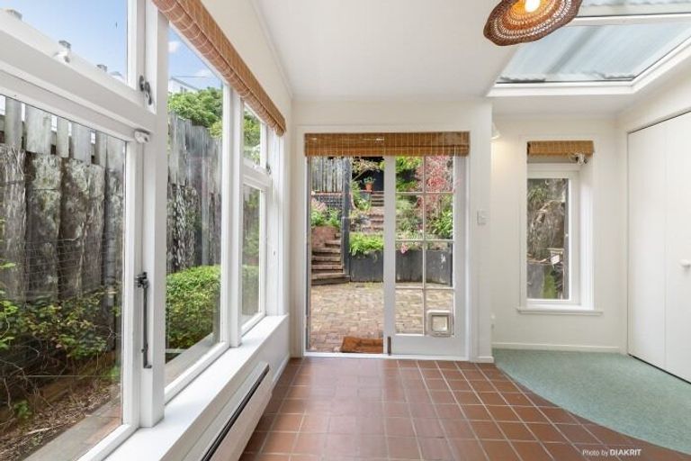 Photo of property in 18 Hawker Street, Mount Victoria, Wellington, 6011