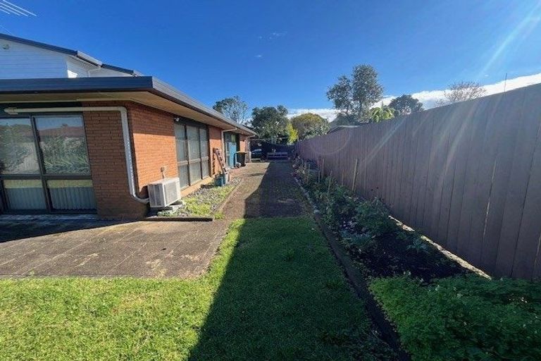 Photo of property in 32 Jillteresa Crescent, Half Moon Bay, Auckland, 2012