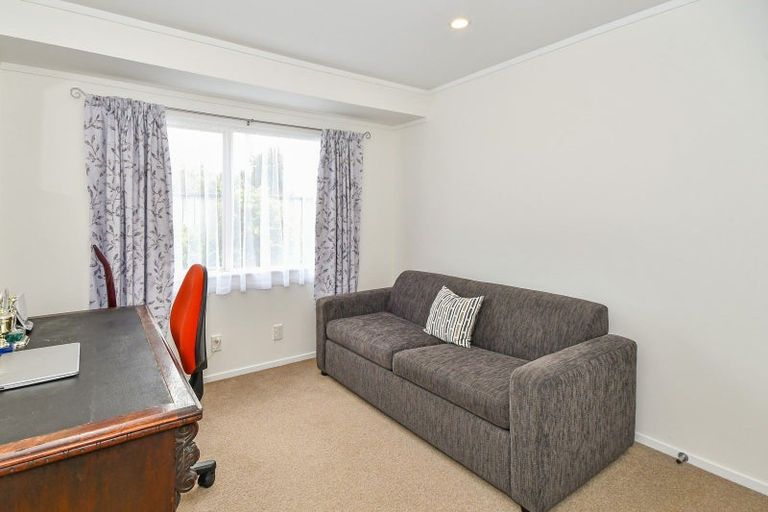 Photo of property in 25c Youngs Road, Papakura, 2110