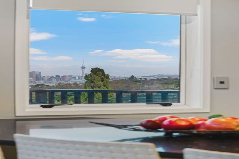 Photo of property in 5a Bruce Street, Northcote Point, Auckland, 0627