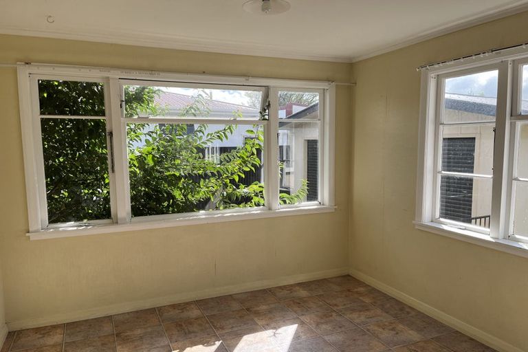 Photo of property in 15 Waterloo Crescent, Hokowhitu, Palmerston North, 4410