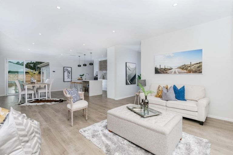 Photo of property in 16 Ropere Street, Kumeu, 0810