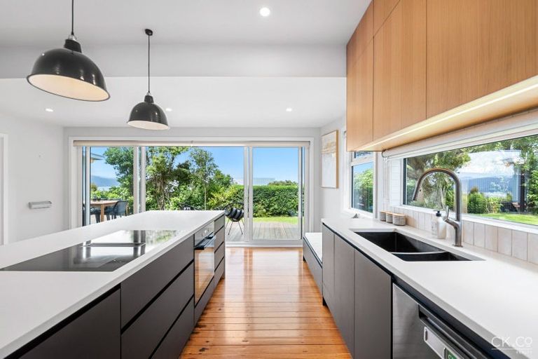 Photo of property in 34 Miromiro Road, Normandale, Lower Hutt, 5010