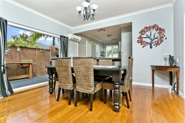 Photo of property in 2 Peter Terrace, Castor Bay, Auckland, 0620
