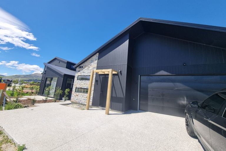 Photo of property in 107 Howden Drive, Jacks Point, 9371