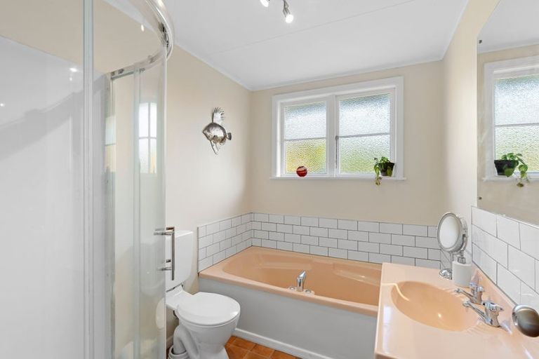 Photo of property in 24 Te Miti Street, Paekakariki, 5034