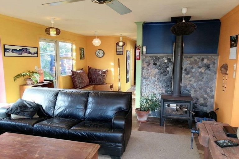 Photo of property in 19 Cumming Street, Okato, 4335