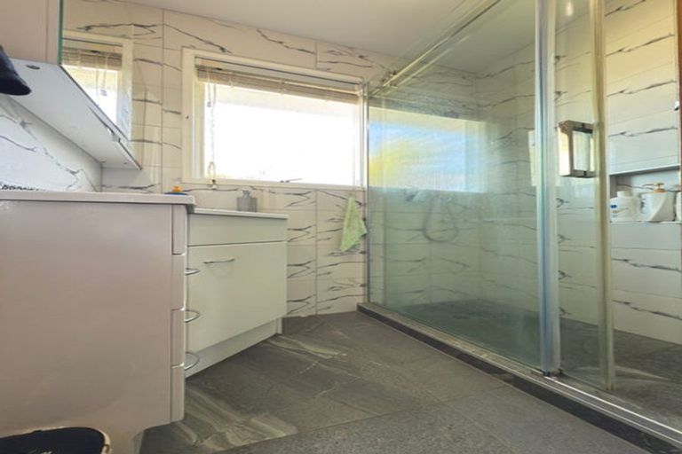 Photo of property in 15 Kereru Place, Half Moon Bay, Auckland, 2012