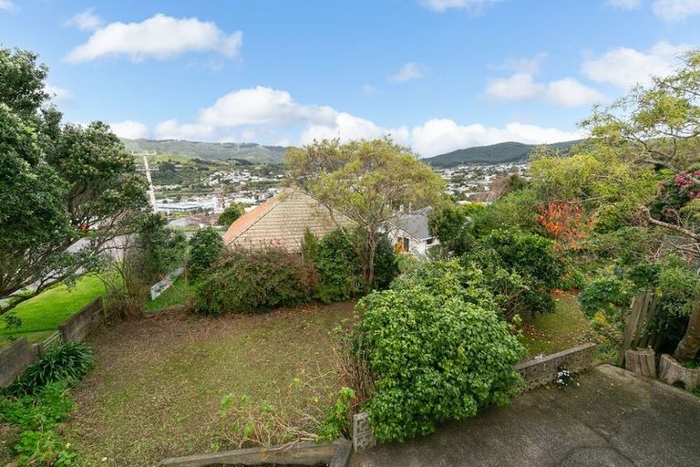 Photo of property in 33 Hampton Hill Road, Tawa, Wellington, 5028