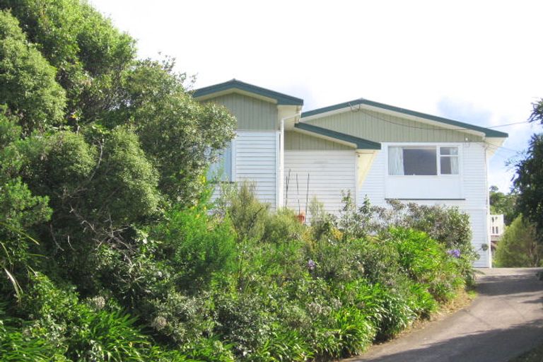 Photo of property in 6 Winston Street, Crofton Downs, Wellington, 6035