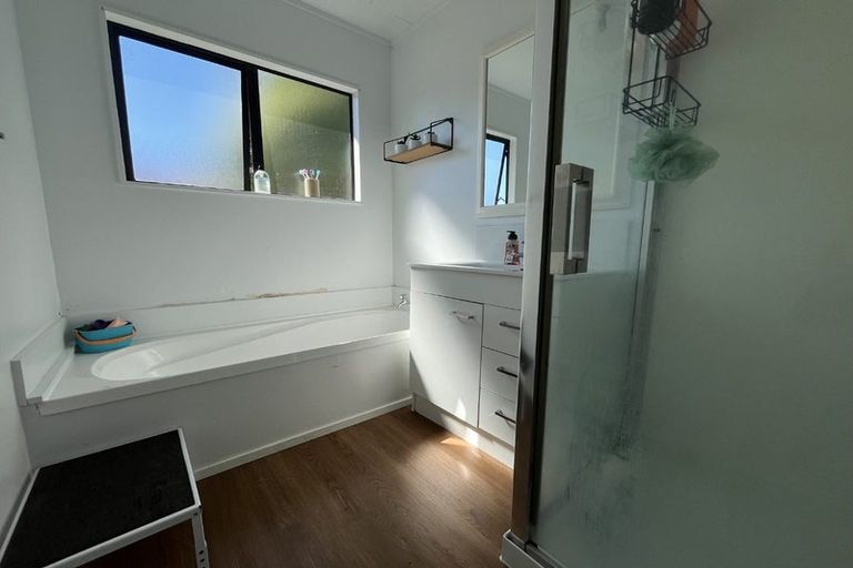 Photo of property in 17 Bernina Place, Weymouth, Auckland, 2103