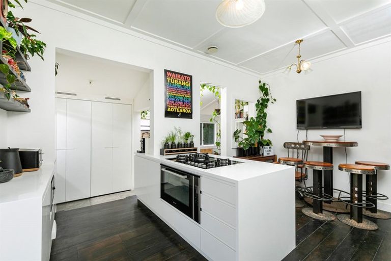 Photo of property in 5 Don Buck Road, Henderson, Auckland, 0614