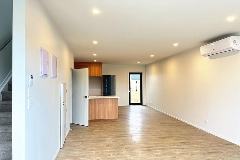 Photo of property in 11 Aramata Road, Papakura, 2110