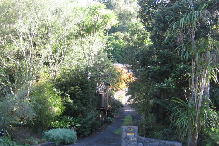 Photo of property in 220 Konini Road, Titirangi, Auckland, 0604