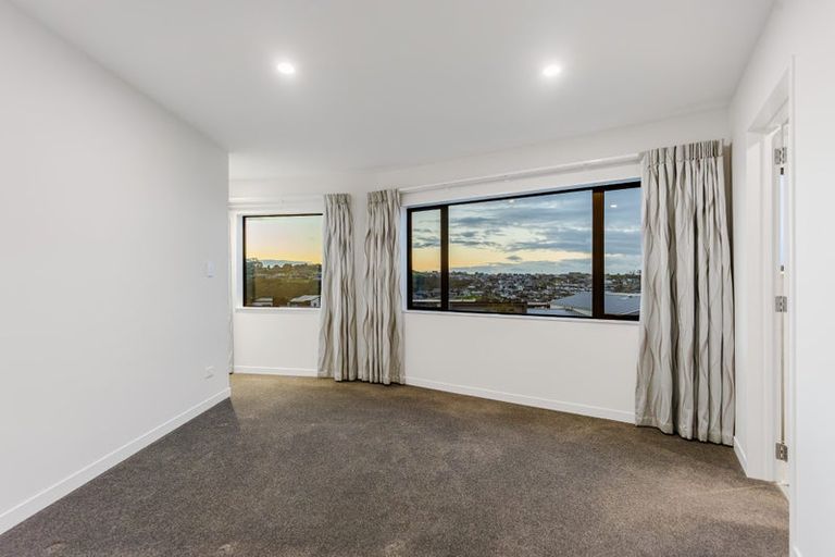 Photo of property in 16 Moki Place, Long Bay, Auckland, 0630