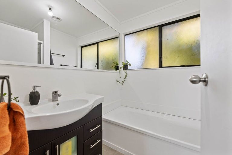 Photo of property in 2/12 Glengarry Place, Hilltop, Taupo, 3330