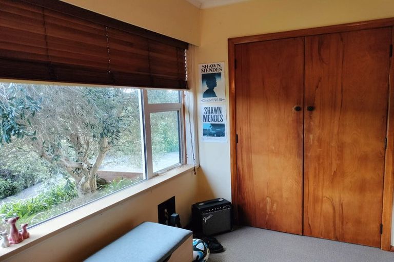 Photo of property in 1 Gray Street, Pukerua Bay, 5026