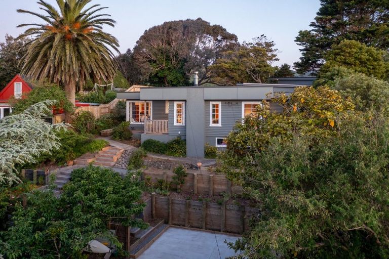 Photo of property in 35 Tennis Court Road, Raumati South, Paraparaumu, 5032