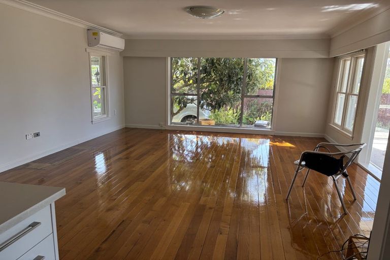 Photo of property in 1/75 Shakespeare Road, Milford, Auckland, 0620