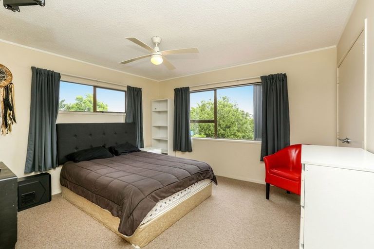 Photo of property in 100 Heta Road, Highlands Park, New Plymouth, 4312
