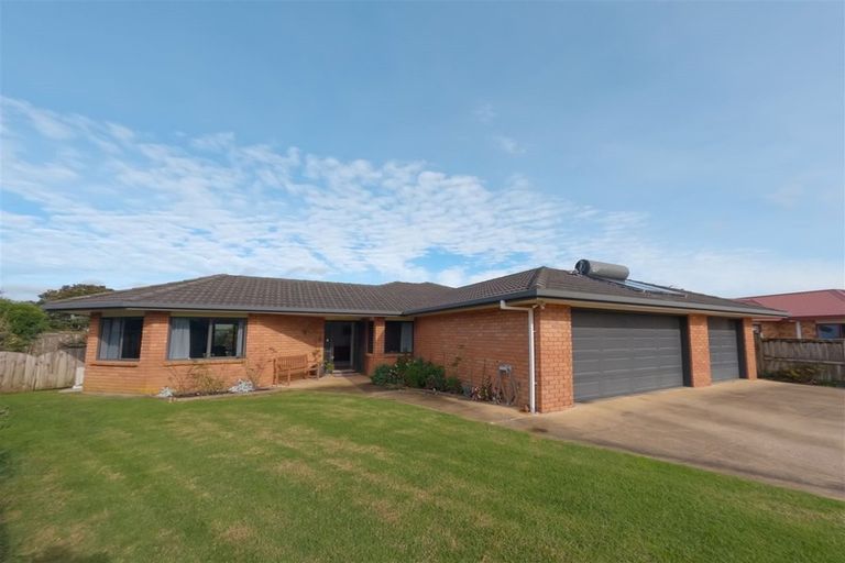 Photo of property in 8 Oribi Place, Whitianga, 3510