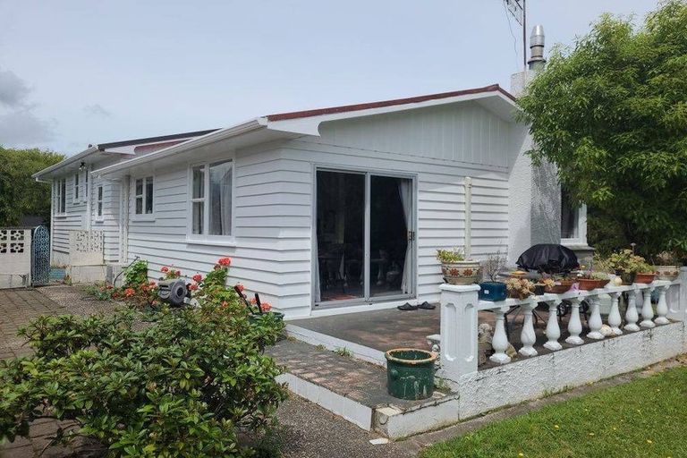 Photo of property in 2 Monterey Place, Totara Park, Upper Hutt, 5018