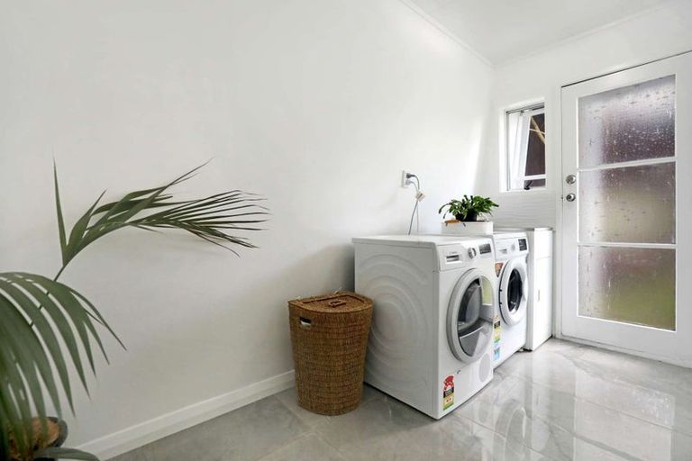 Photo of property in 22 Fernleigh Avenue, Waiuku, 2123