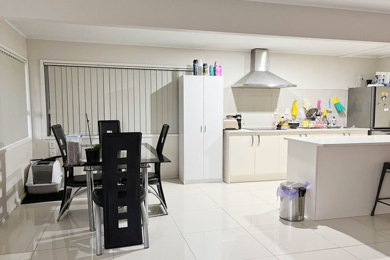 Photo of property in 4 Santiago Crescent, Unsworth Heights, Auckland, 0632