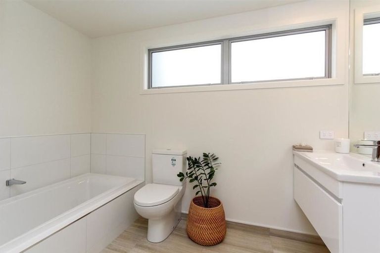 Photo of property in 4 Mackillop Way, Brooklands, New Plymouth, 4310