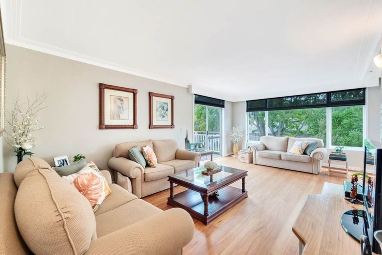 Photo of property in 1/133 Carlisle Road, Northcross, Auckland, 0632