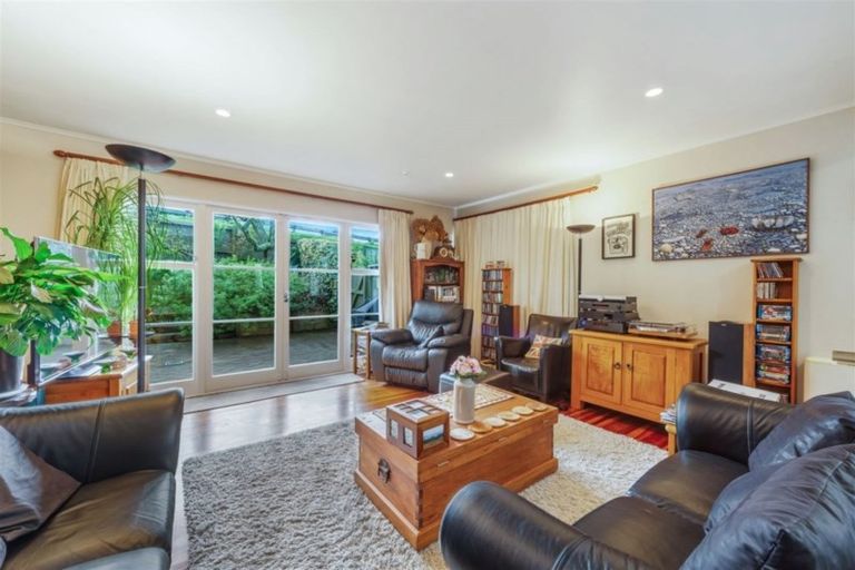 Photo of property in 99 Lake Crescent, Hamilton Lake, Hamilton, 3204