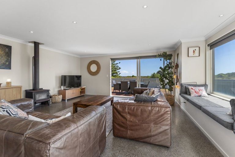 Photo of property in 2 Kowhai Street, Otaki Beach, Otaki, 5512